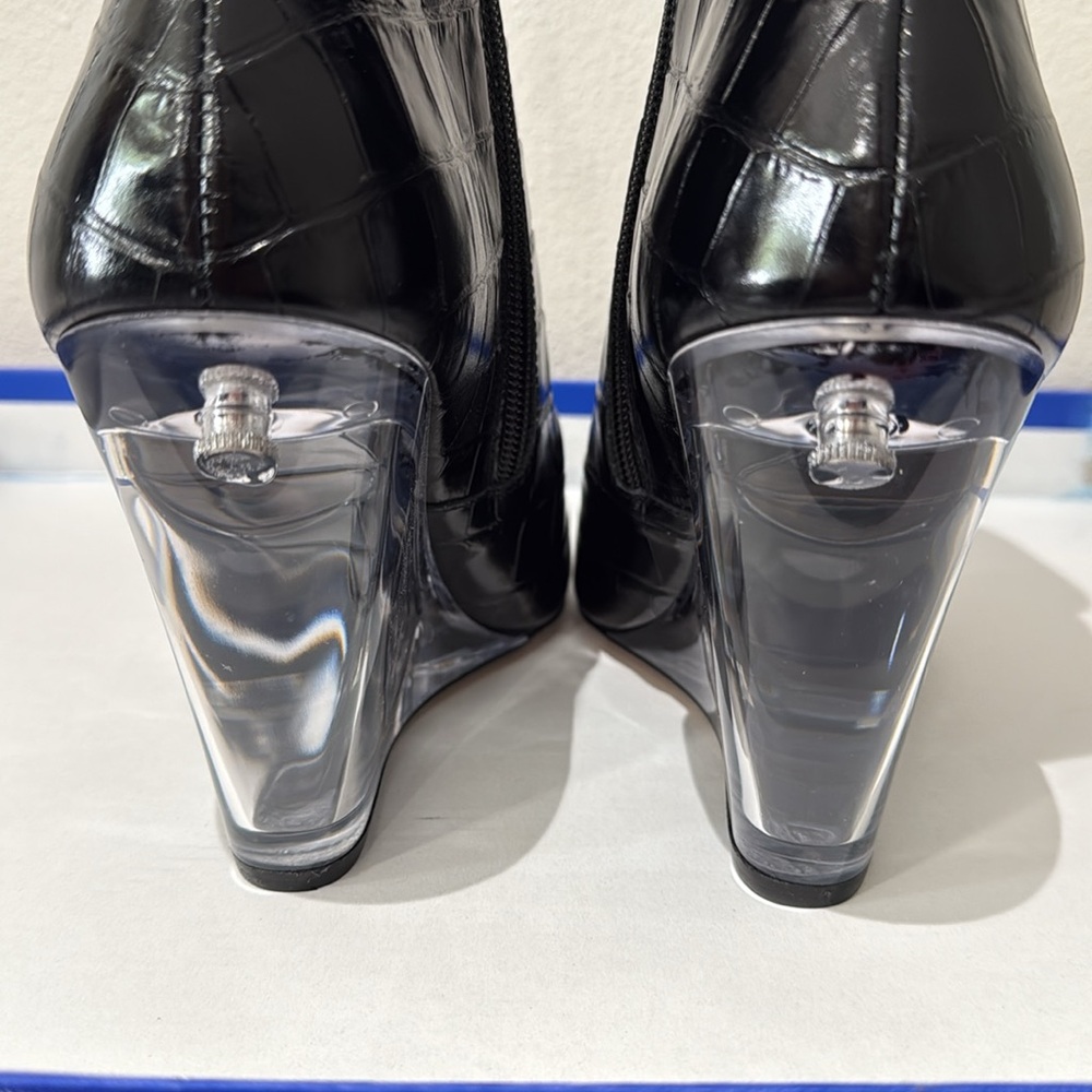 Stuart Weitzman Lucite 100 Wedge Bootie in Black Croc size 39.5/9 - Picture 4 of 8